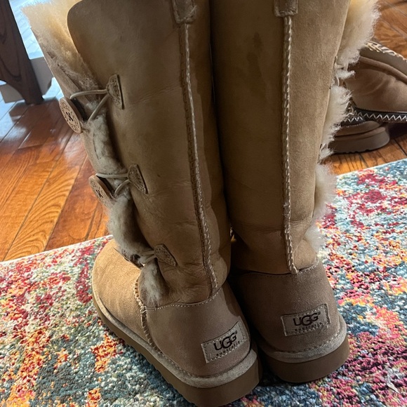 Women’s UGG Bailey Button 3 in Chestnut 7 - Picture 13 of 15